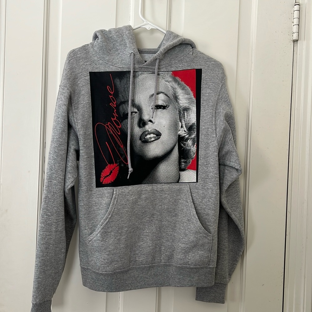 Marilyn Monroe Holdie